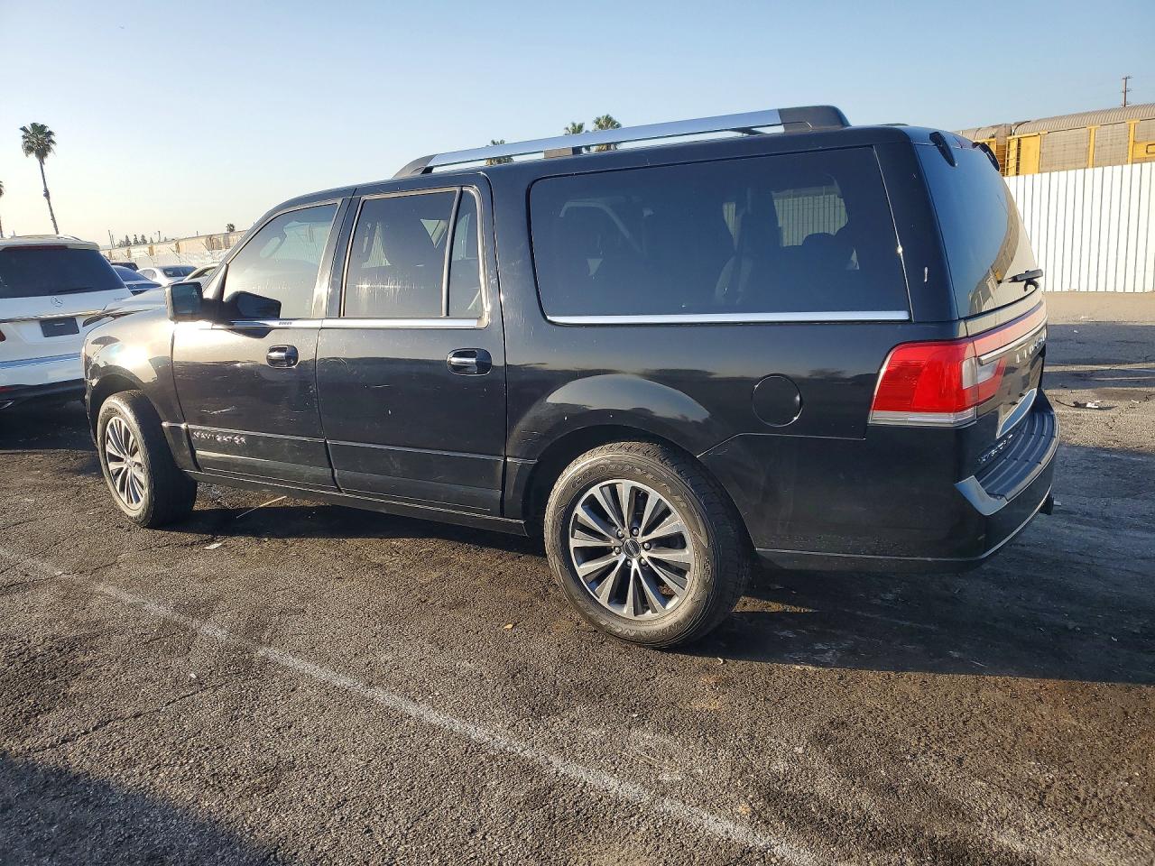 LINCOLN NAVIGATOR 2016